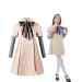 Disfraz de Megan para niña con vestido beige y lazo grande