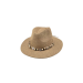 Sombrero estilo boho con caracoles decorativos, ideal para playa o looks naturales de verano