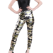 Leggins con estampado militar y acabado metalizado, ideales para looks urbanos o deportivos.